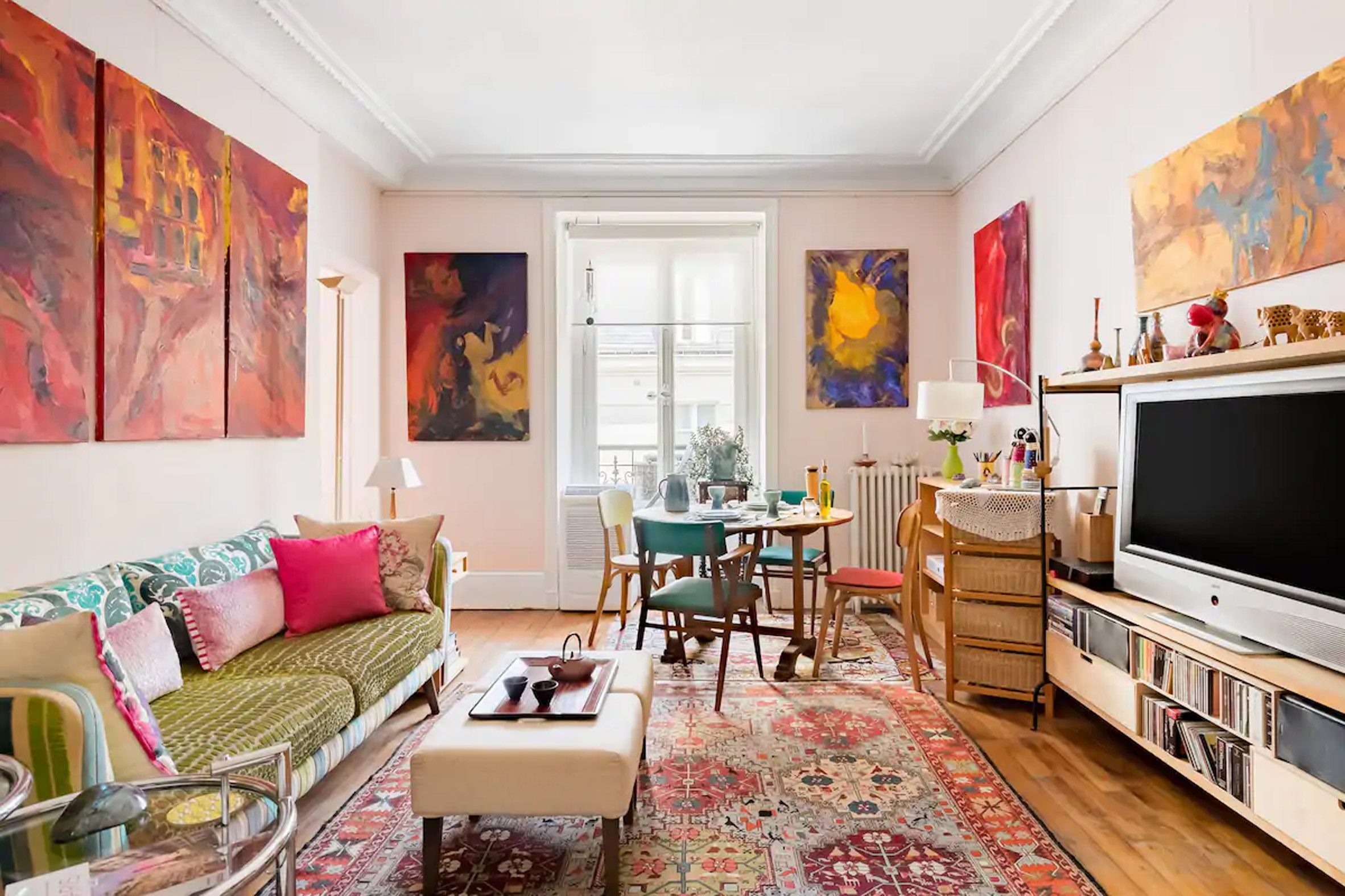  Parisian apartment listed on Airbnb