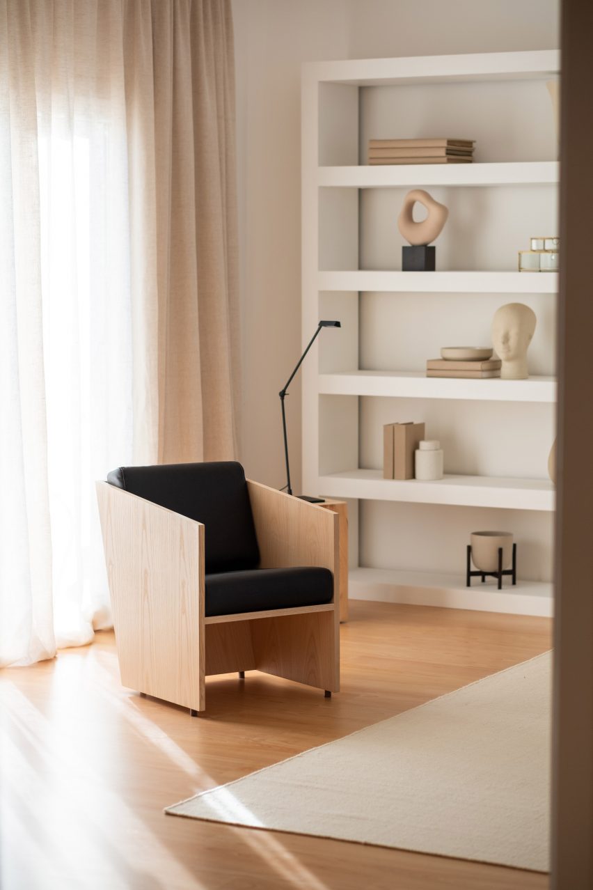 Photo of the Alcântara chair by Álvaro Siza for MOR in a light, contemporary home