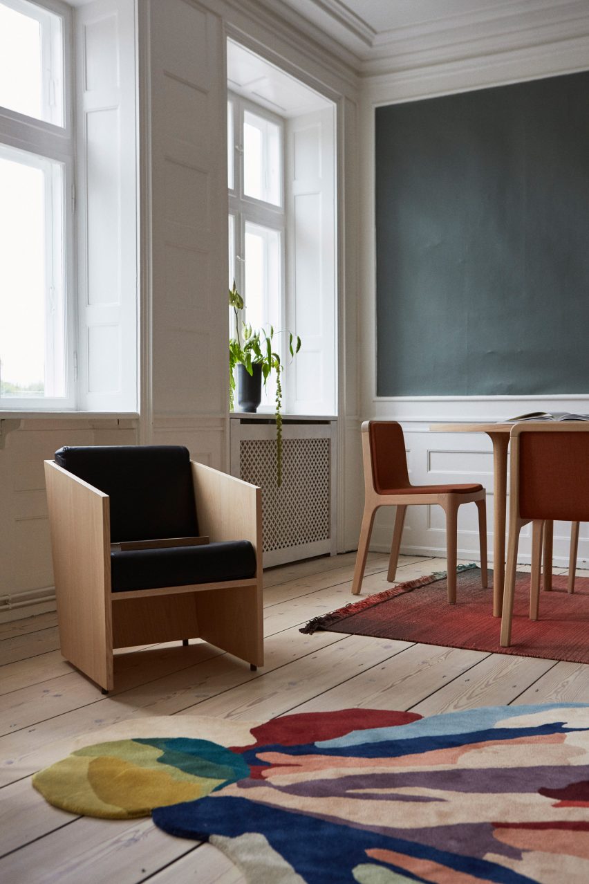Photo of the Alcântara chair by Álvaro Siza for MOR in a creative learning environment