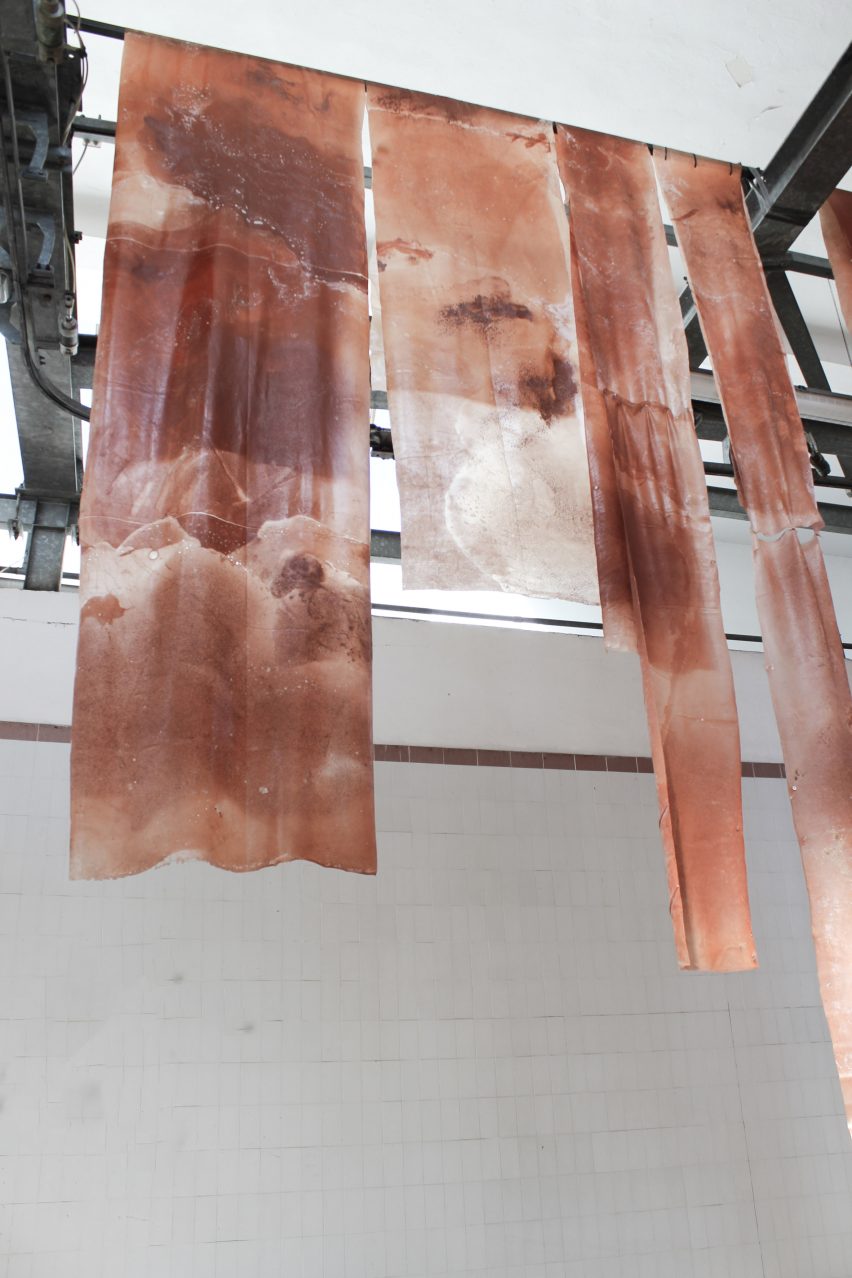 Hanging textiles made from waste bricks and bioplastic