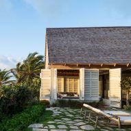 Brillhart Architecture collaborates with Darren Sawyer for pavilion-like Bahamas home