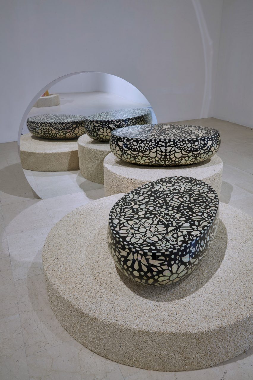 Mostra Mother-of-pearl Tables della Galleria Duson alla Triennale di Milano