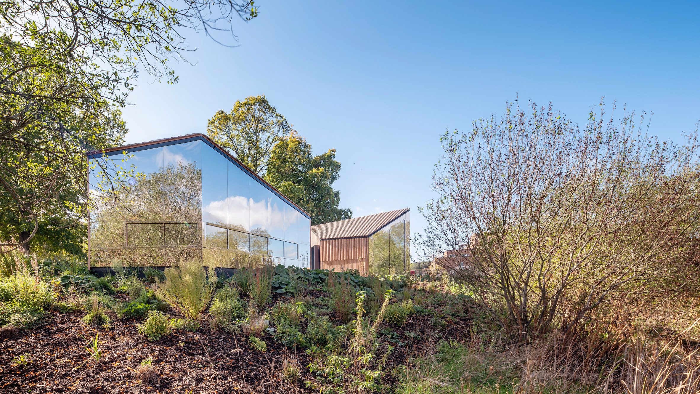 Bell Phillips adds Harwell Hide pavilions to science campus in Oxfordshire - Vimarsana News