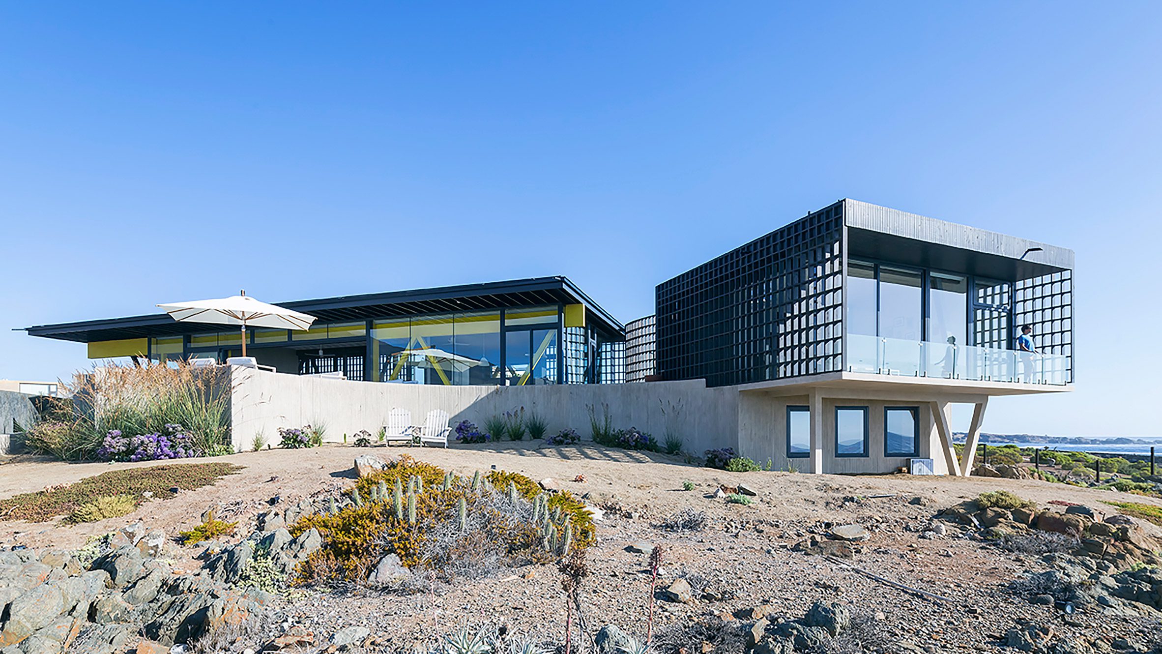LAND Arquitectos creates Chilean home with series of screened pavilions - Vimarsana News