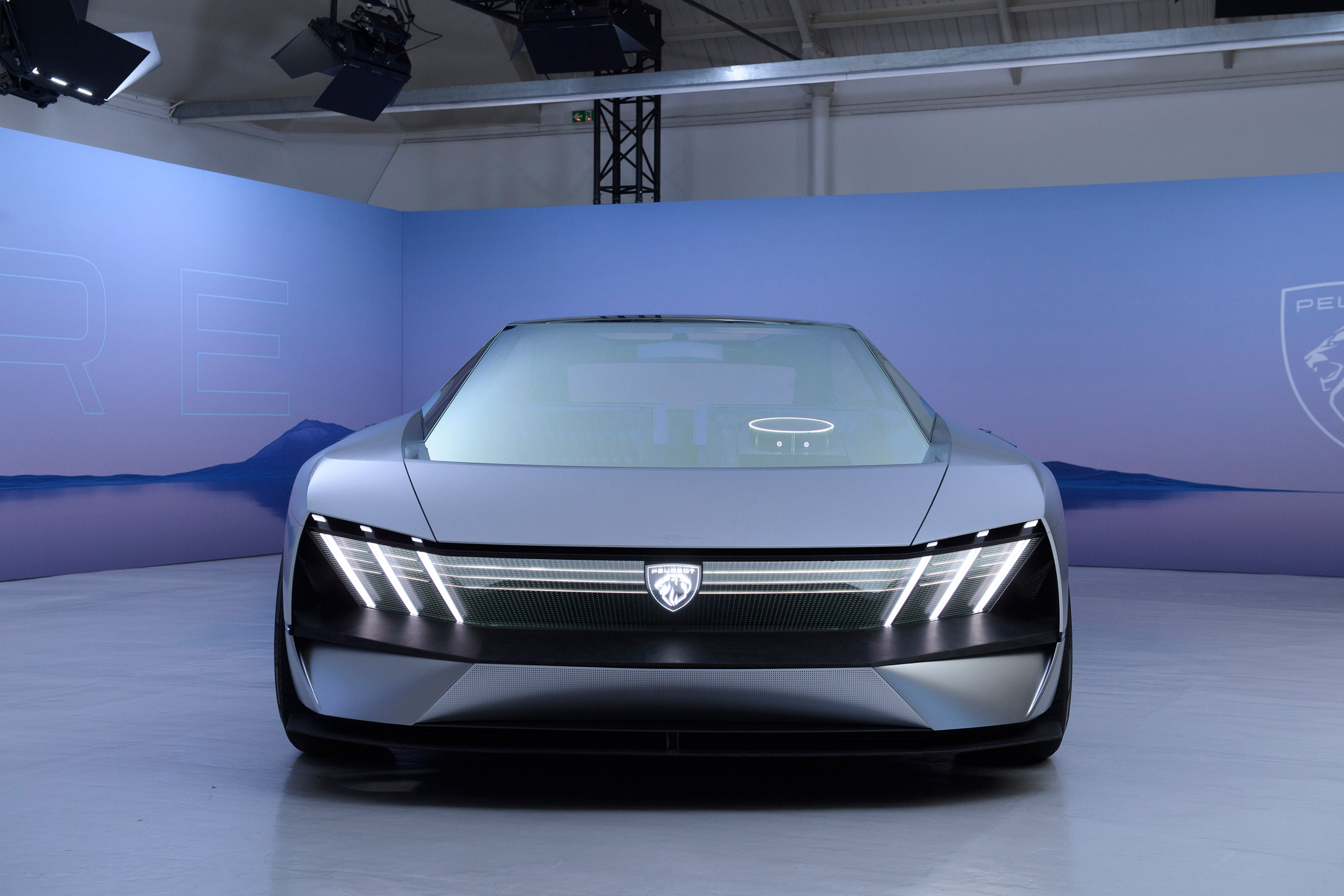 Front view of Peugeot Inception Concept