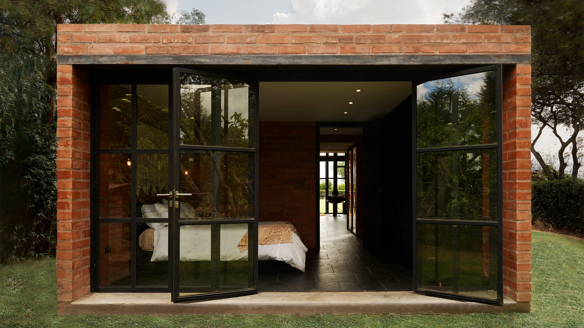 PJCArchitecture creates "non-pretentious" tiny house in Ecuador - Vimarsana News