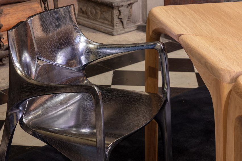 Primer plano de la silla Seyun de Zaha Hadid Design y Karimoku