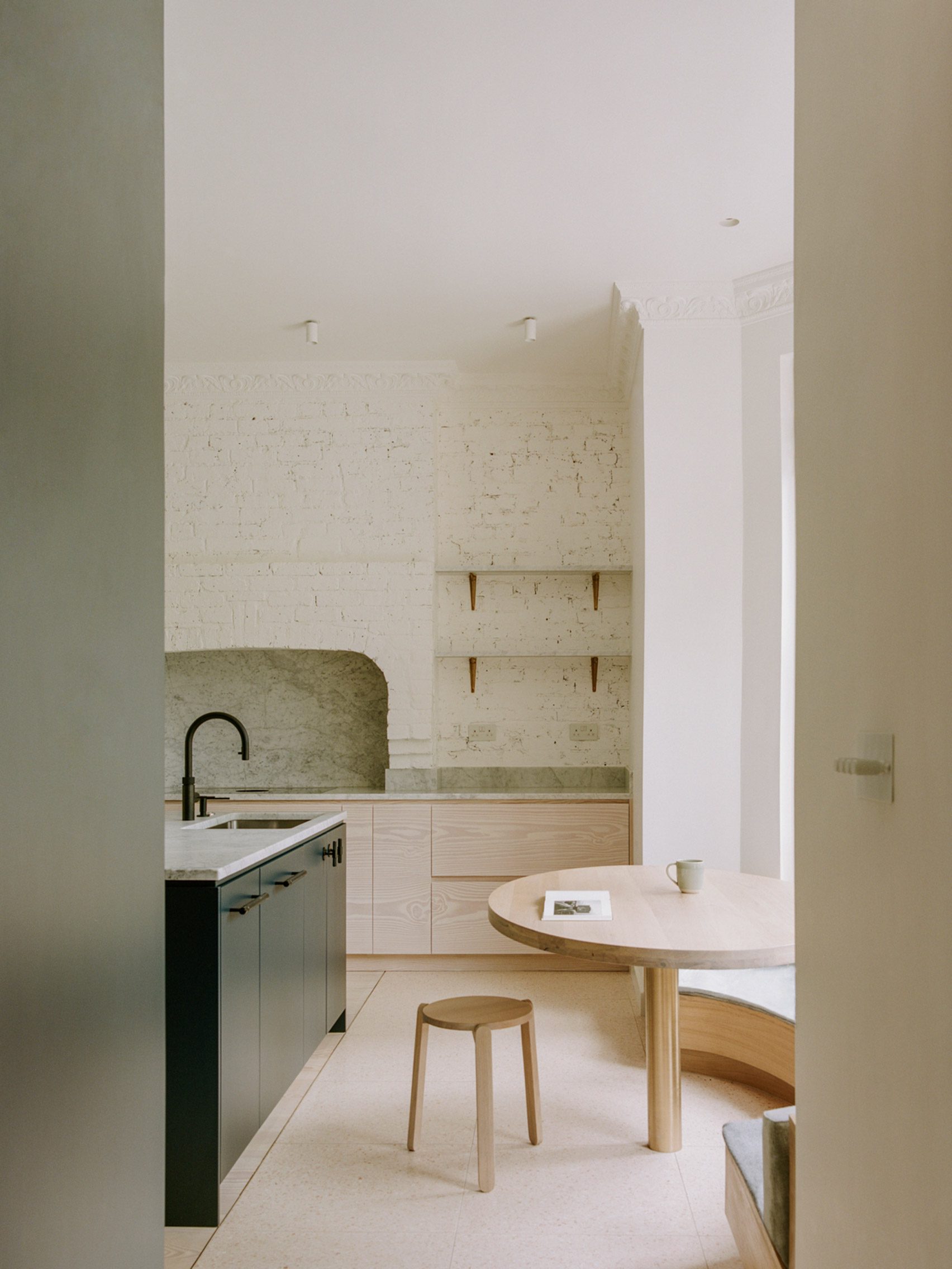 Kitchen with exposed brickwork walls by Neiheiser Argyros
