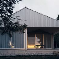 Dezeen Debate features "efficient" corrugated-metal home in Canada