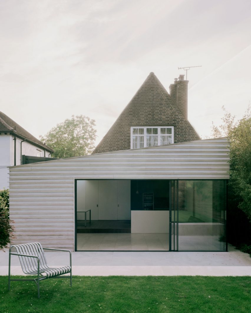 Exterior of Suncatcher house extension in London by Francesco Pierazzi Architects