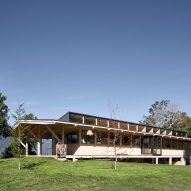 Exterior of Casa Granic by Tomas de Iruarrizaga by a lake in Chile