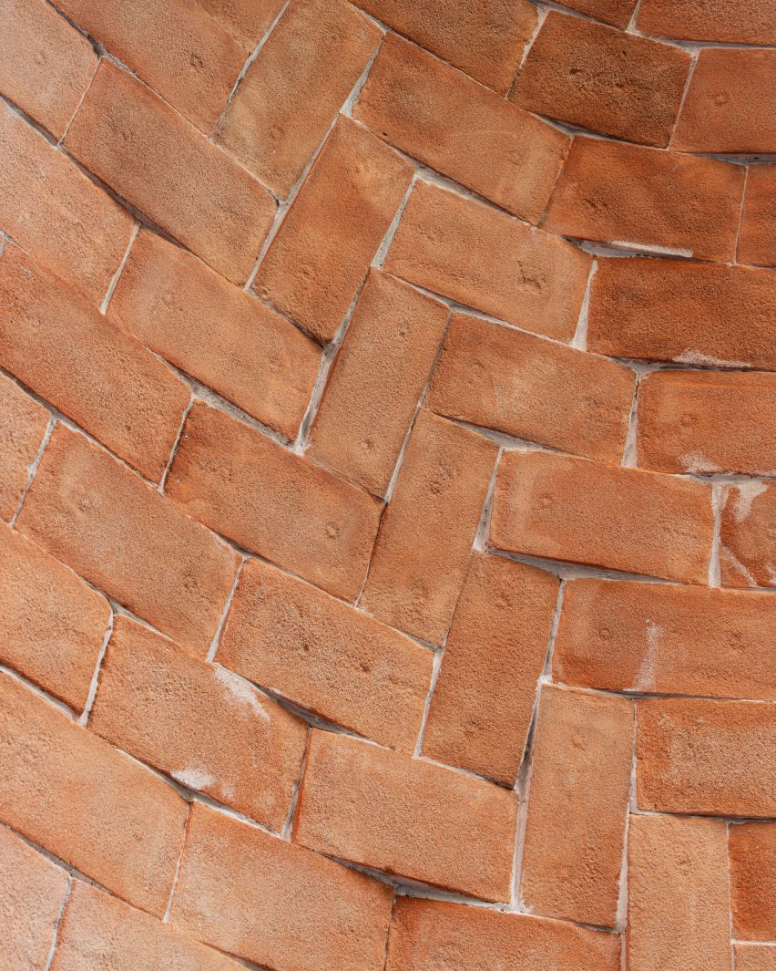 Close-up photo of the bricks in the Angelus Novus Arch by SOM and Princeton University
