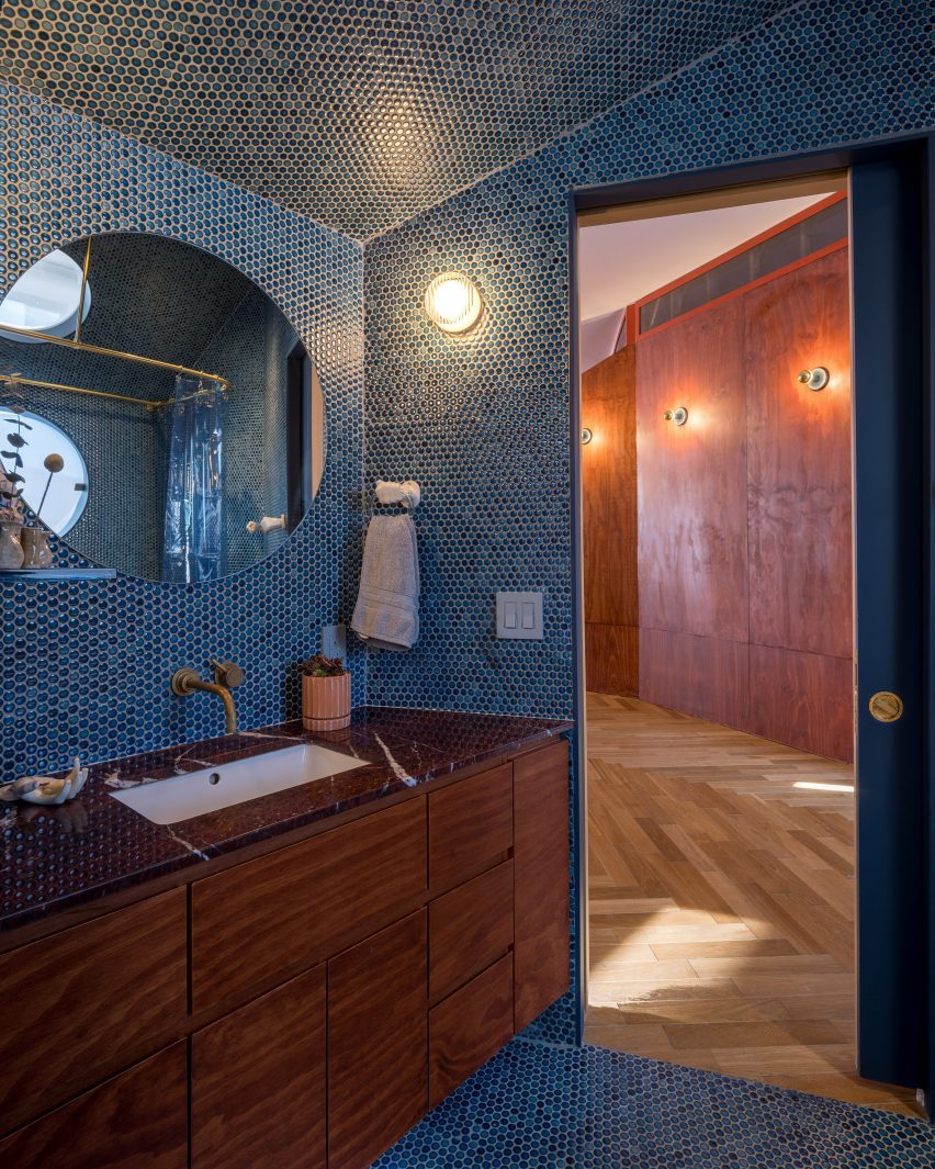 Bathroom lined with blue penny-round tiles