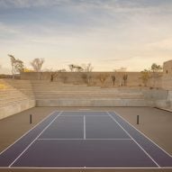 Taller Héctor Barroso uses rammed earth to create Mexican tennis venue