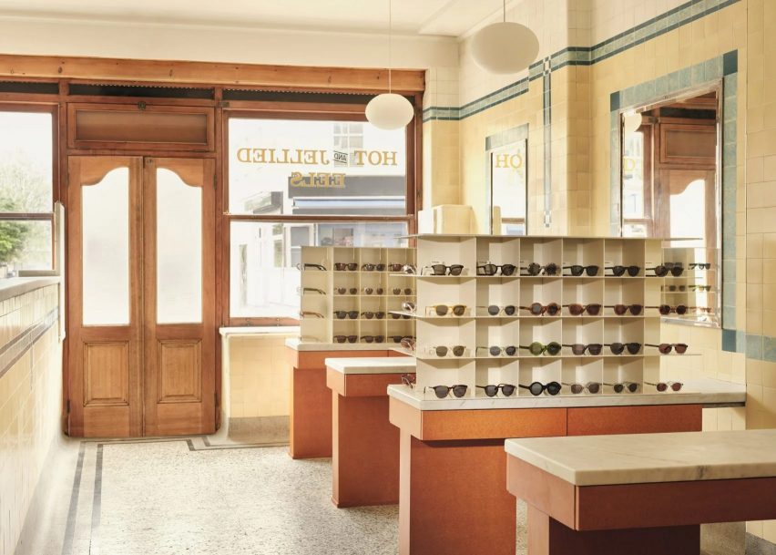 EBBA Architects رستوران سابق مارماهی ژله ای را به فروشگاه عینک تبدیل می کند