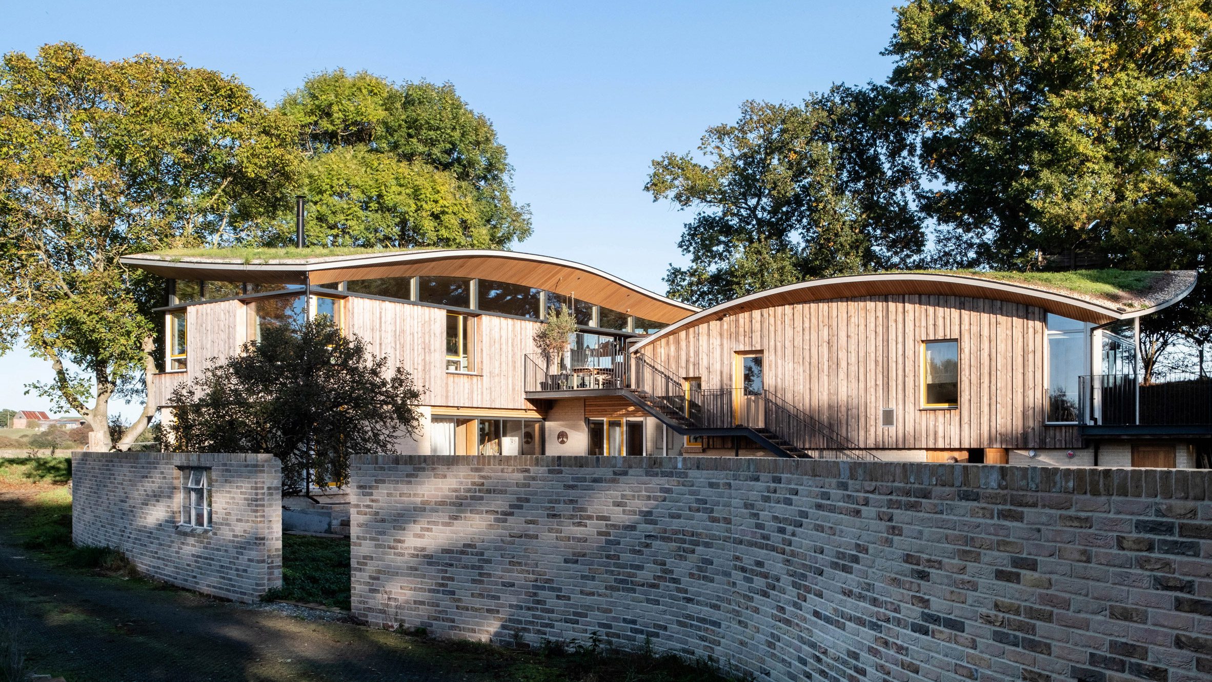 Undulating green roof tops Creek Cabin in rural Suffolk - Vimarsana News