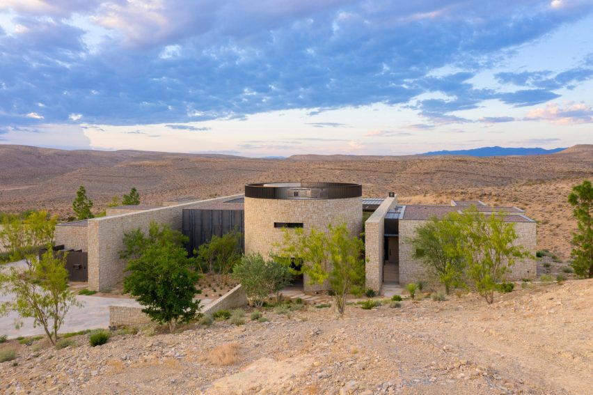 Stone house with desert views in Las Vegas