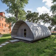 Norman Foster Foundation and Holcim reveal concrete emergency housing prototype