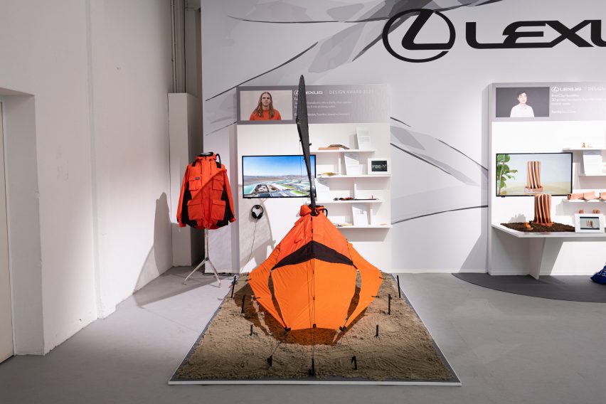 Photo of the Fog-X device in jacket mode and expanded into shelter mode within an exhibition space