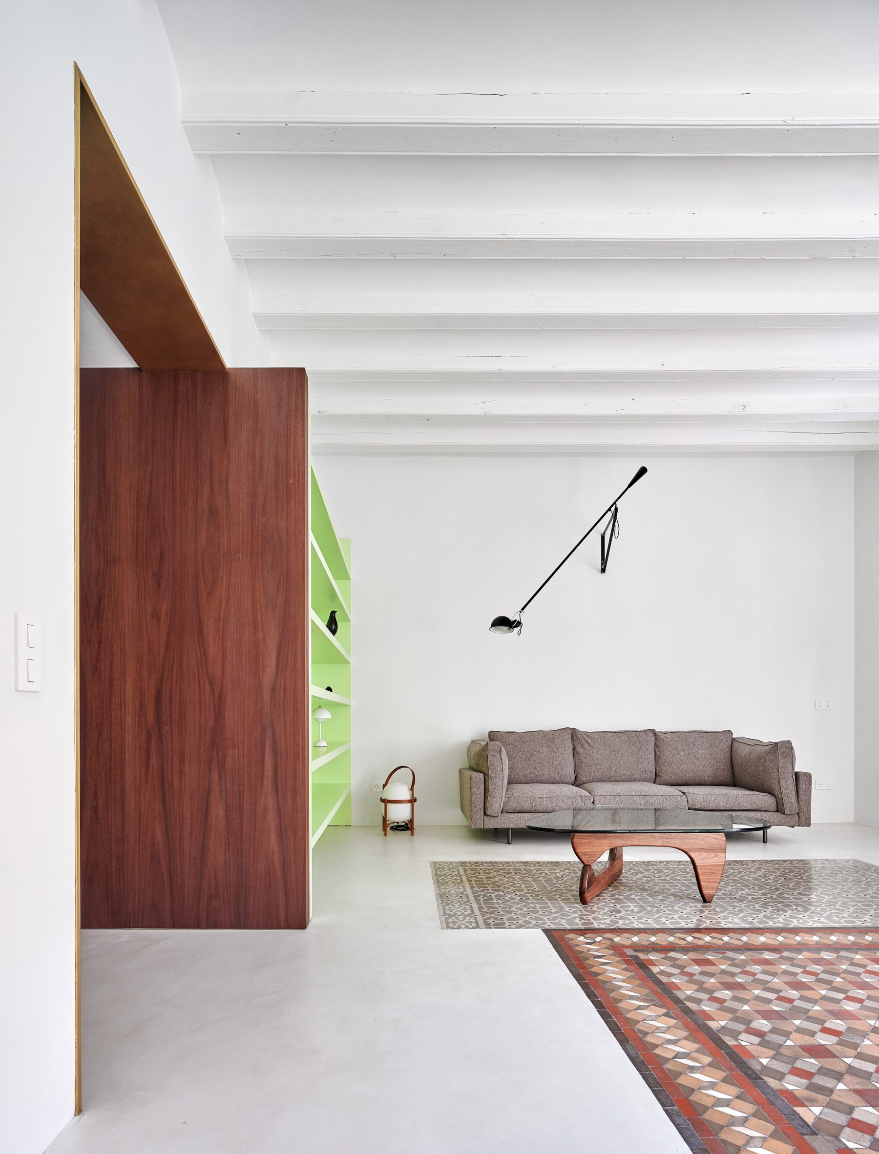Living room interior of apartment in Barcelona, designed by Raúl Sanchez Architects