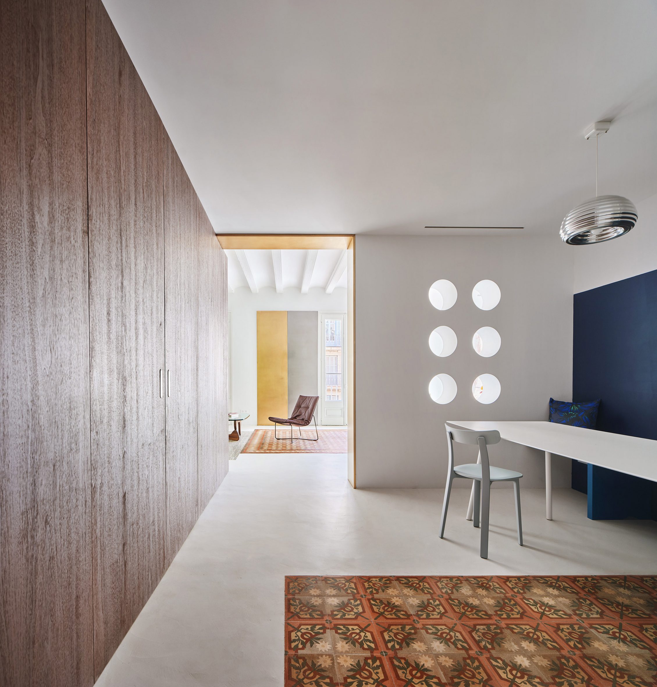 Dining room interior of apartment in Barcelona, designed by Raúl Sanchez Architects