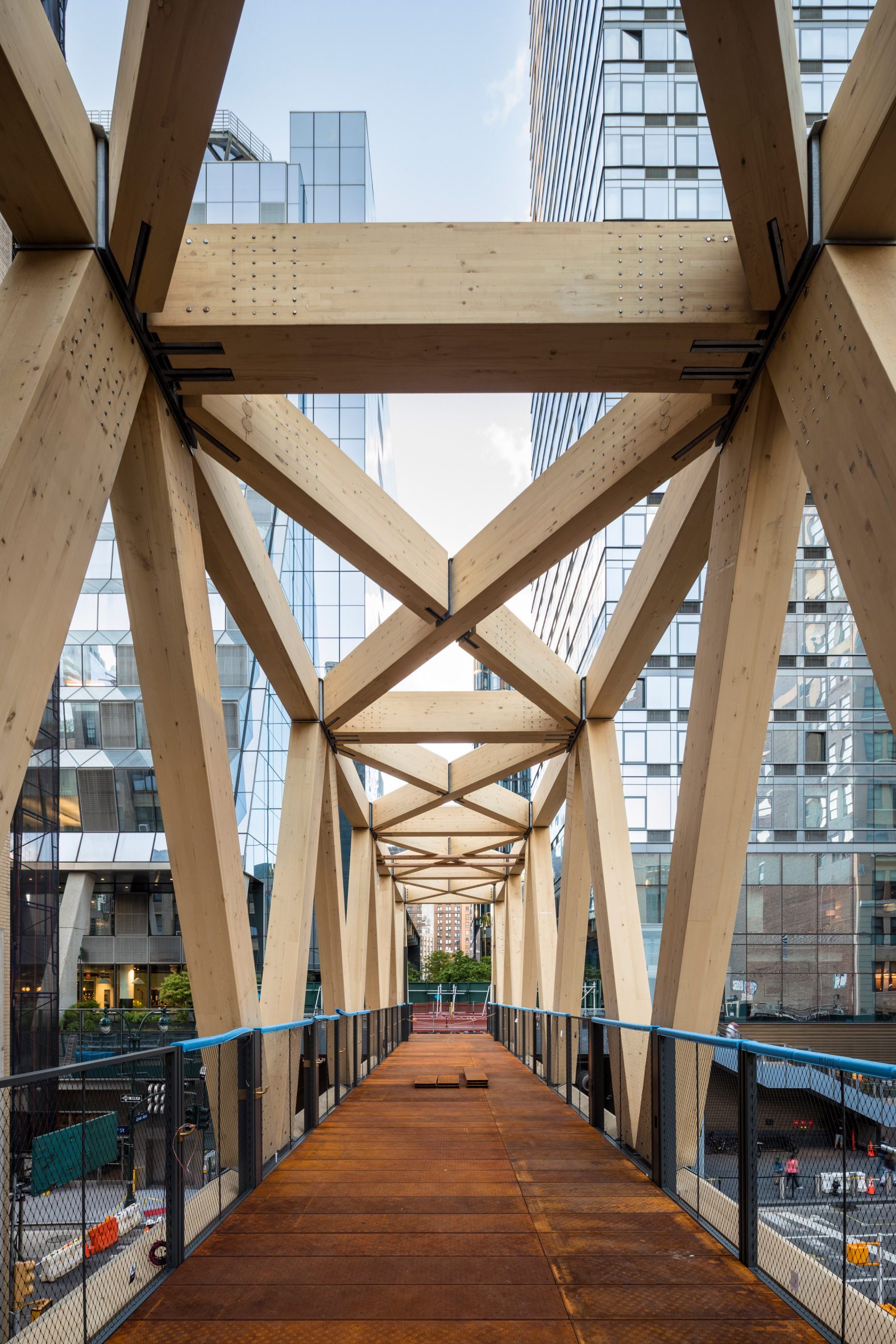 Cedar bridge with geometric shapes by SOM