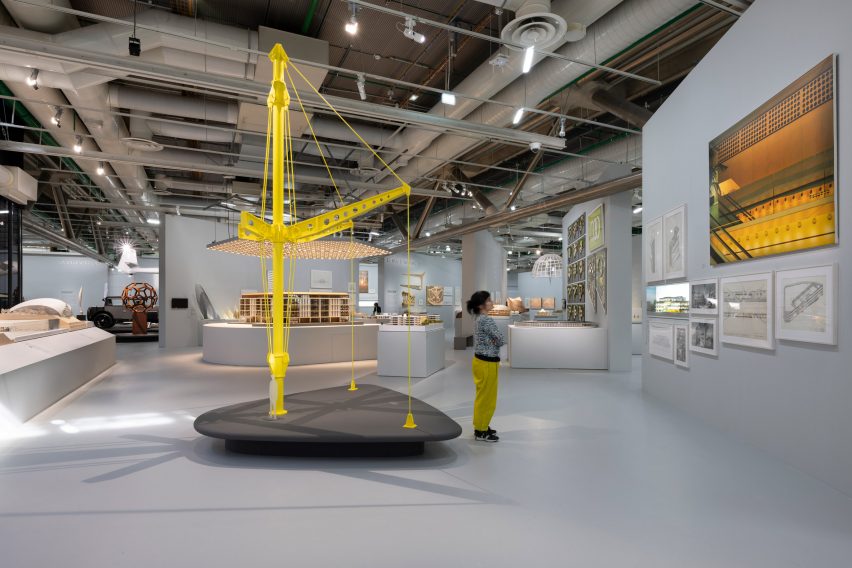 مدل سازه زرد توسط نورمن فاستر در مرکز پمپیدو