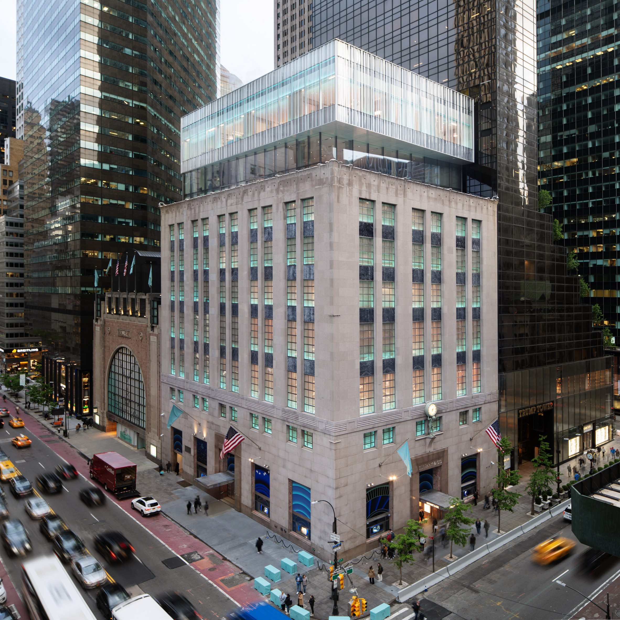 United States, New York city, Manhattan, 5th Avenue, Louis Vuitton