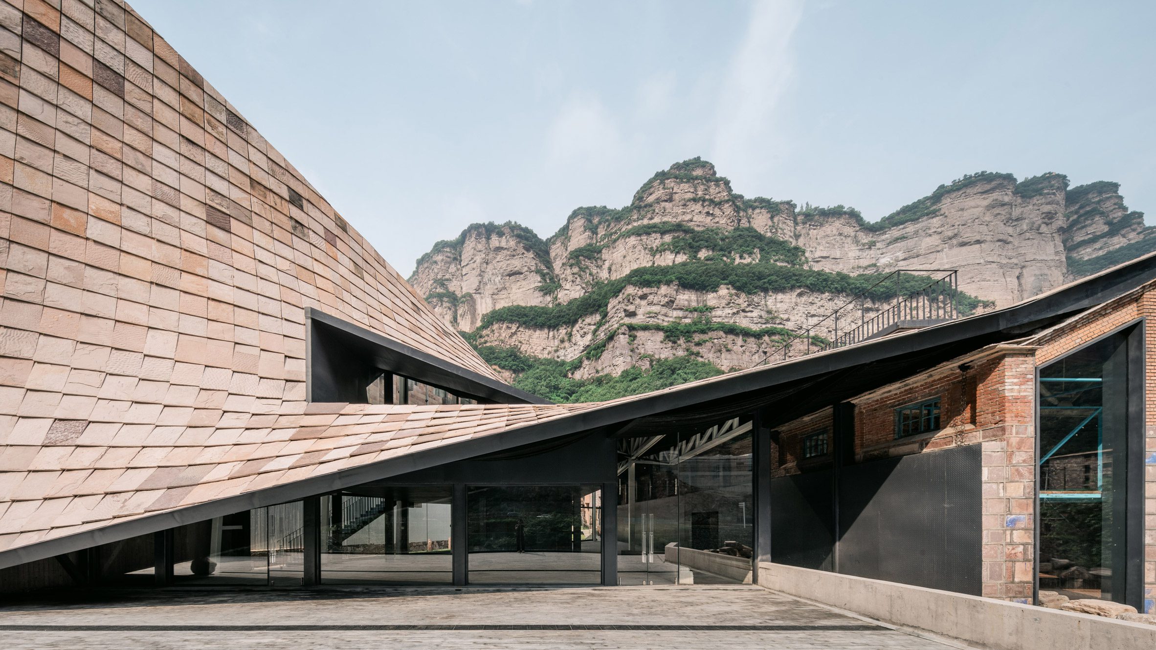 Sculptural roof helps Taihang Xinyu Art Museum blend into mountainside - Vimarsana News