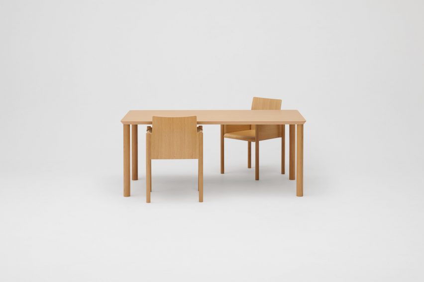 Plywood table and chairs by Koyori