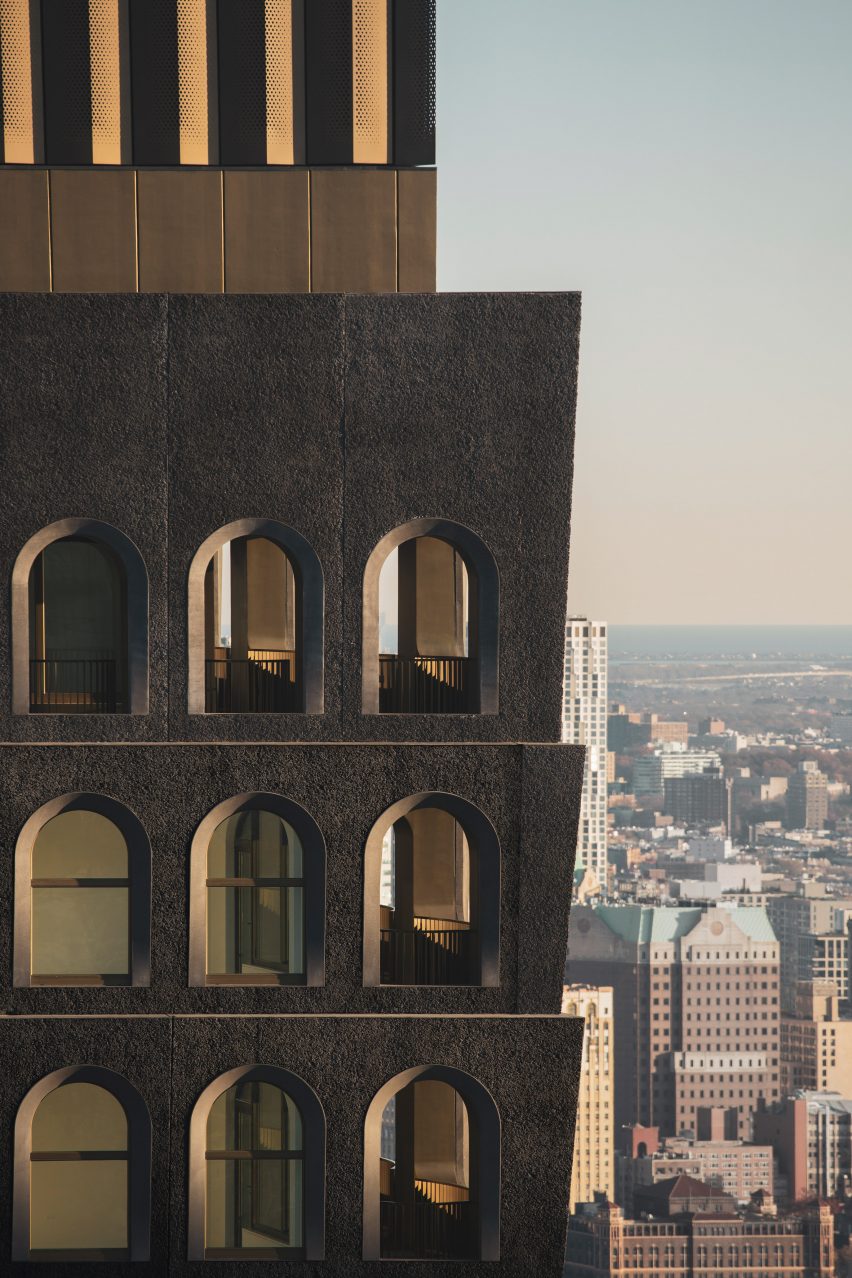 Vista de la fachada con Manhattan al fondo