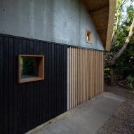 Private art gallery shaped like a barn in rural Hertfordshire by Boano Prišmontas