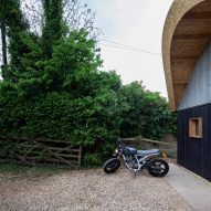 Private art gallery shaped like a barn in rural Hertfordshire by Boano Prišmontas