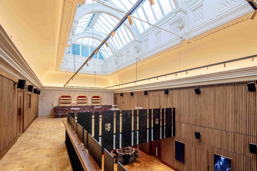 Пространство двойной высоты в отреставрированной штаб-квартире BAFTA от Benedetti Architects.