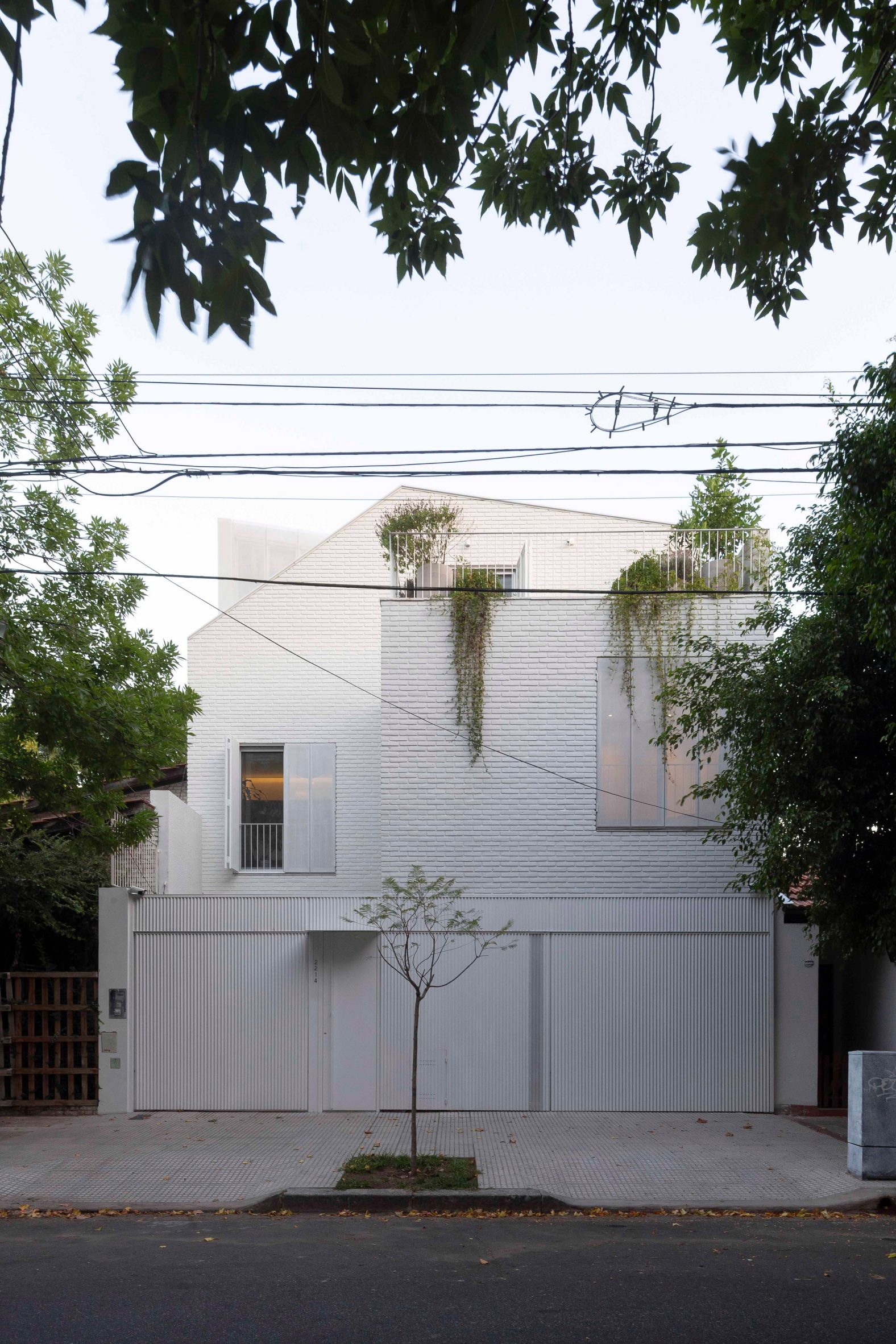 House in Argentina by BHY Arquitectos