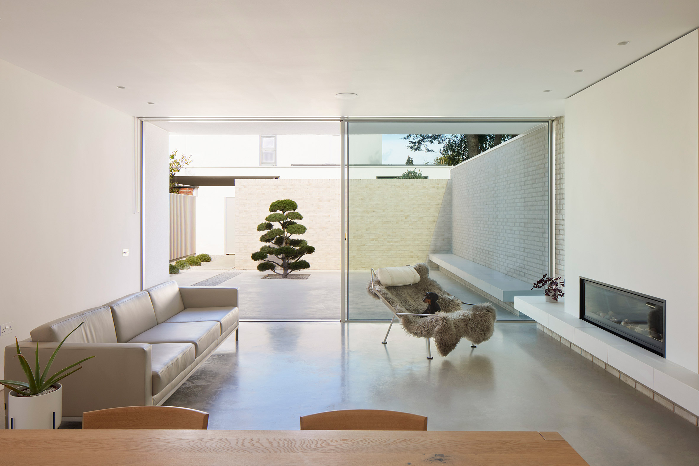Minimalist interior of Case House by Ström Architects