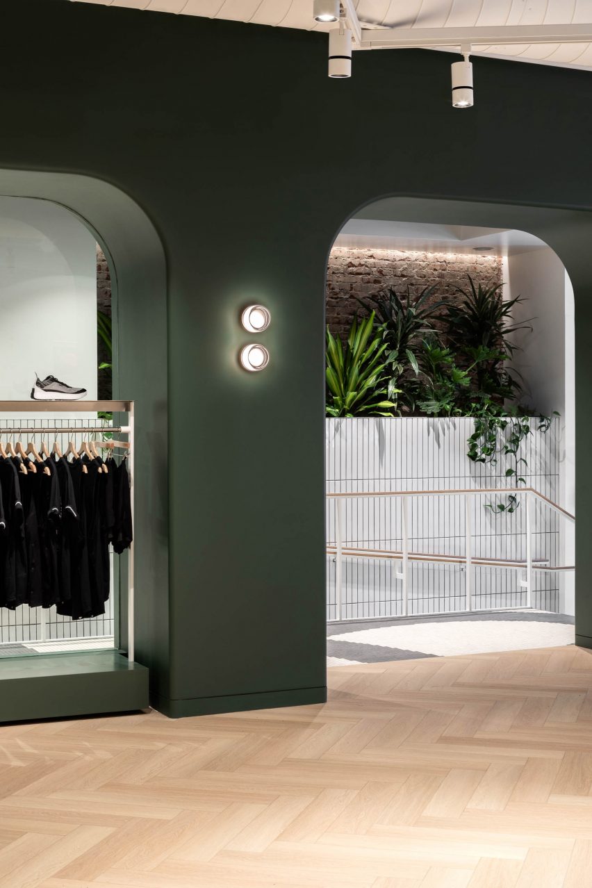 A dark green dividing wall with arched openings