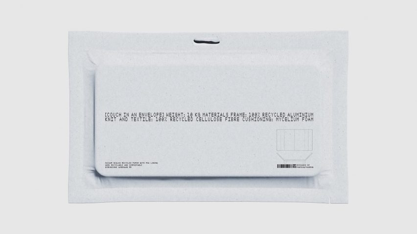 Representación del diseño de empaque para el proyecto Couch in an Envelope, que muestra una gran bolsa blanca sellada al vacío con una forma rectangular en su interior