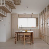 Kitchen in Dragon Flat by Tsuruta Architects