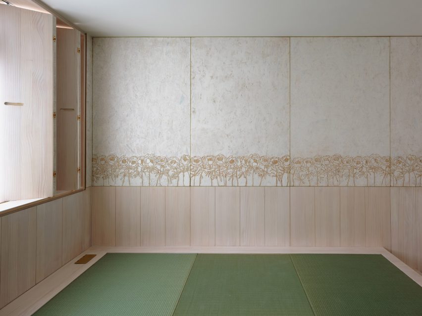 Комната с татами в Dragon Flat от Tsuruta Architects