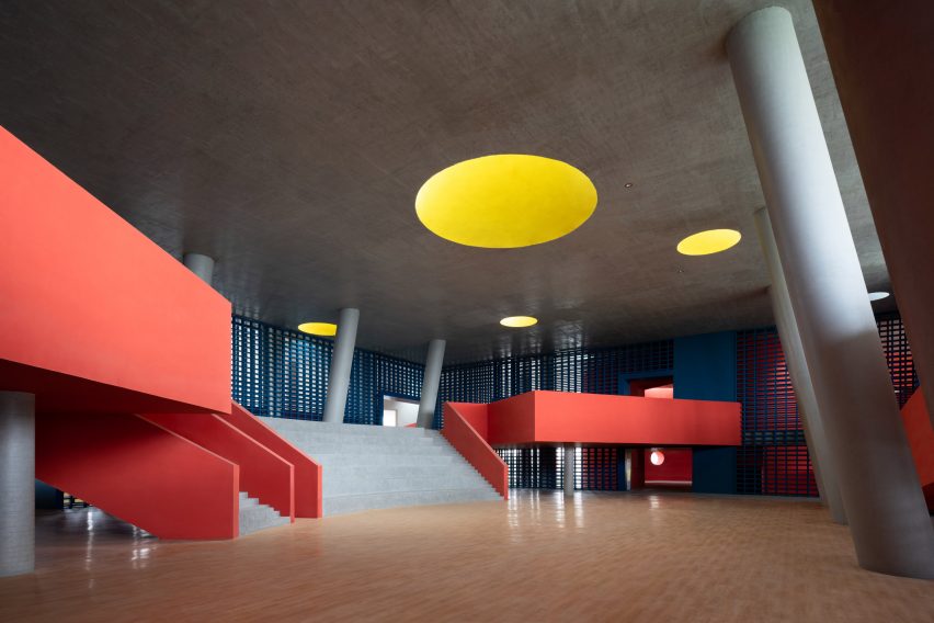 Colourful volumes at school by Trace Architecture Office