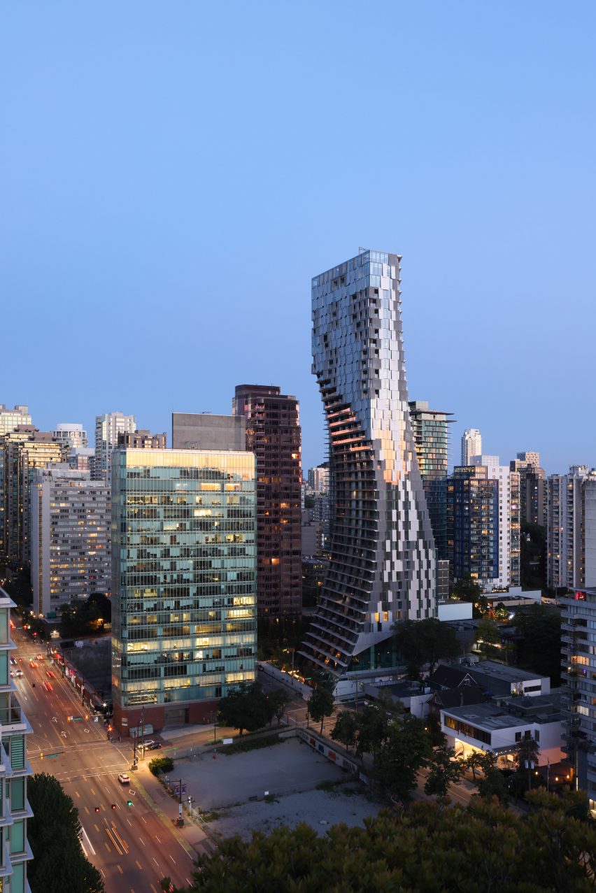 Horizonte de Vancouver con rascacielos Kengo Kuma en el centro