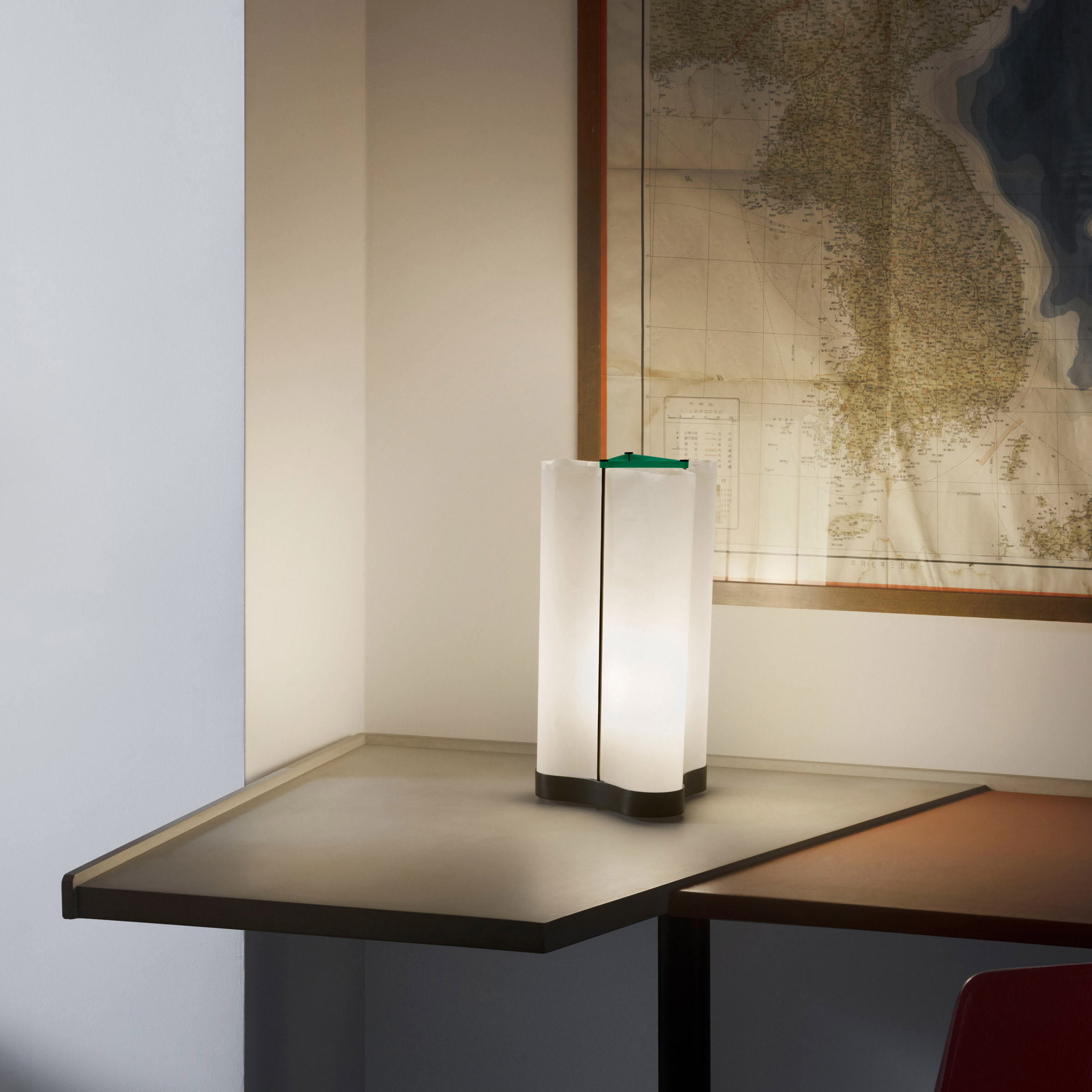 en sælger igennem Alvorlig Nemo Lighting showcases lamps by Le Corbusier and Charlotte Perriand