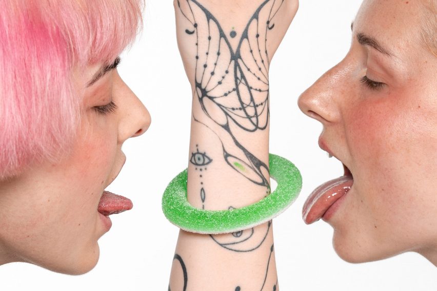 Green bangle on a tattooed arm by Lucerne School of Art and Design student