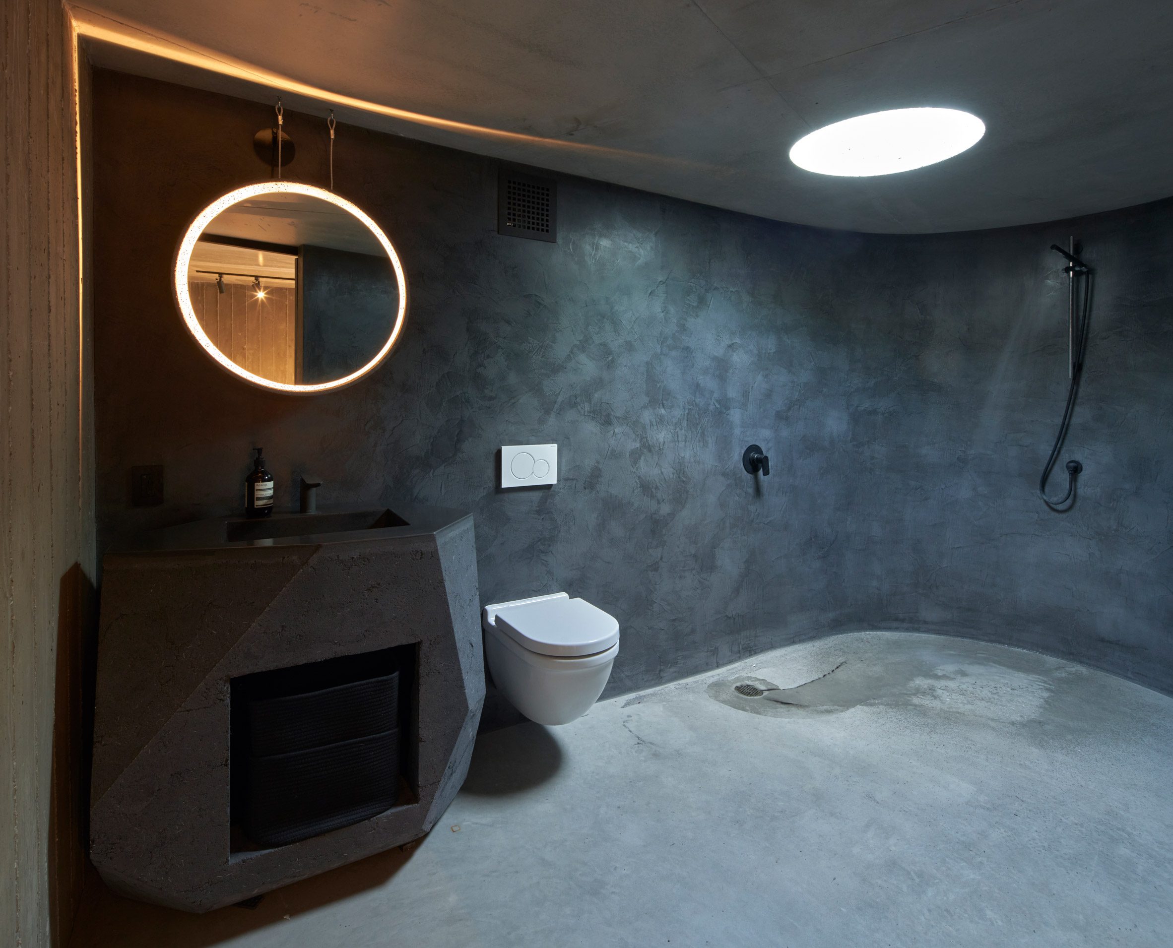 Muted interiors in bathroom of house by Matthew Royce