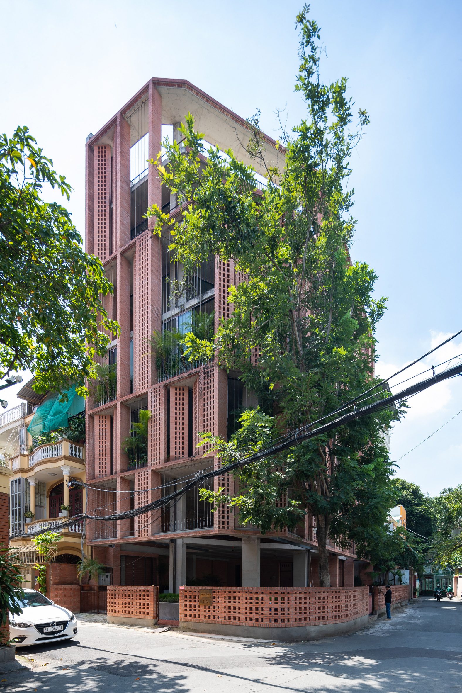 Office in Ho Chi Minh City by Tropical Space