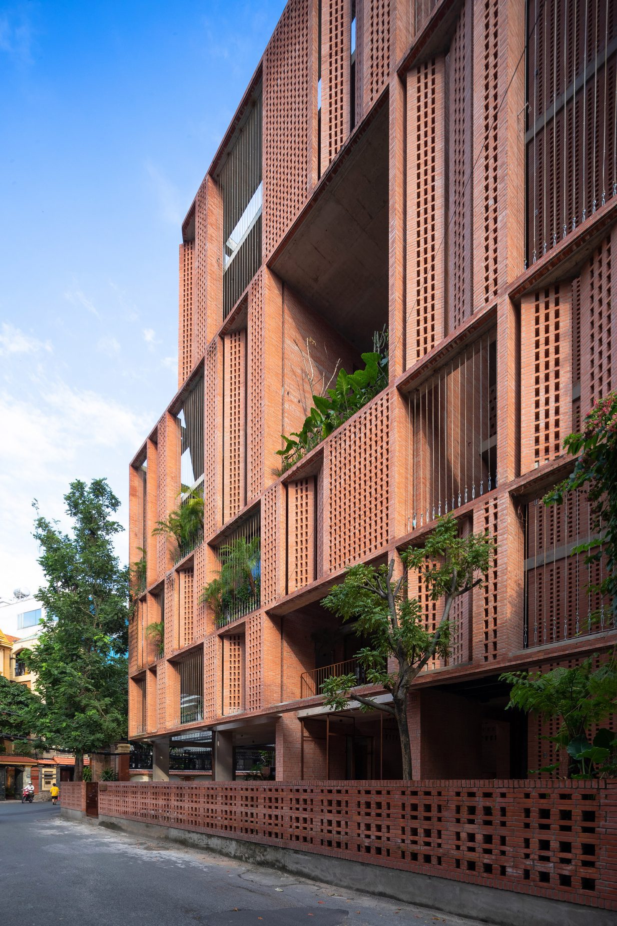 Perforated Brickwork Wraps Premier Office In Vietnam By Tropical Space 【download Autocad