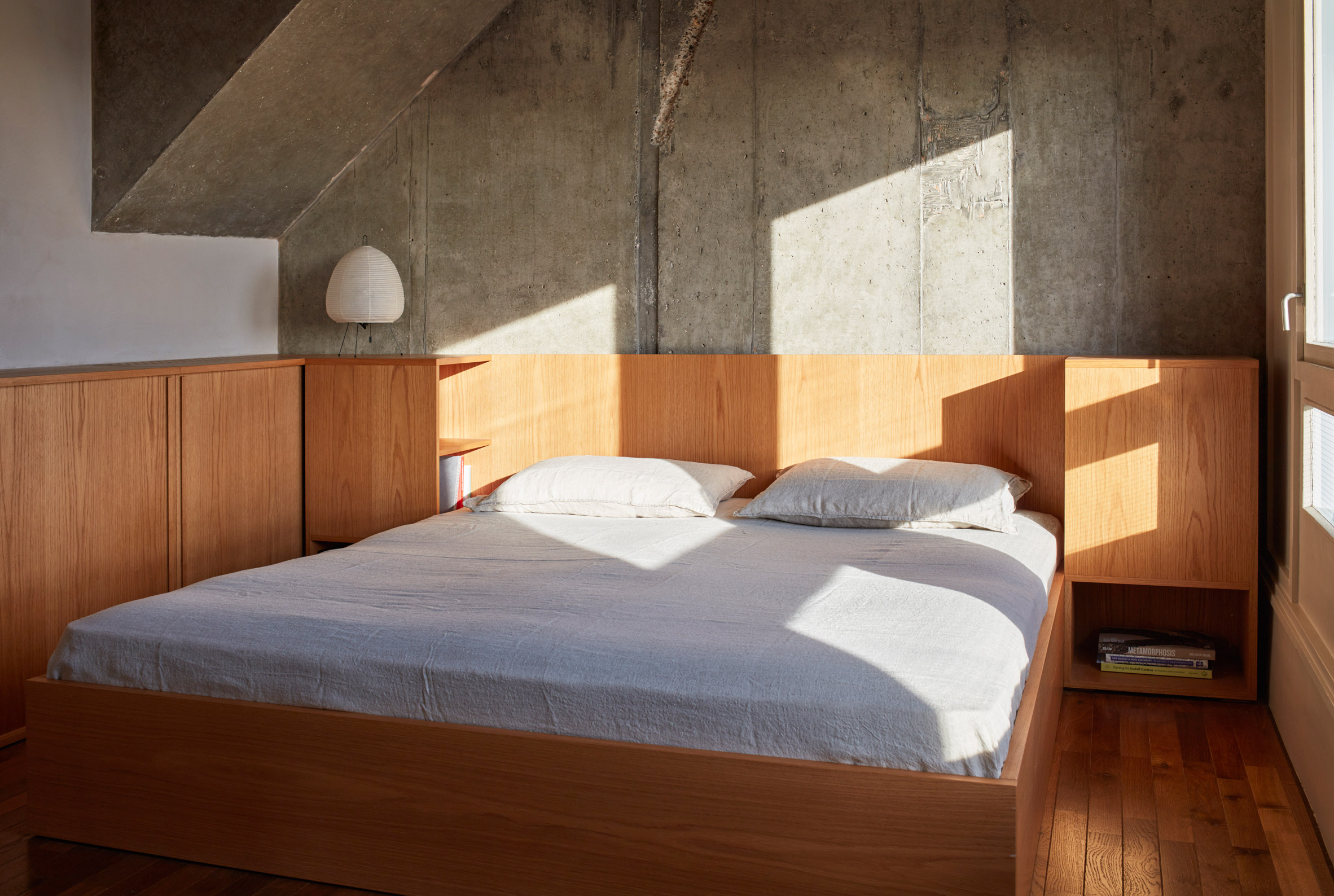 Trellick Tower flat in London features concrete and oak interior