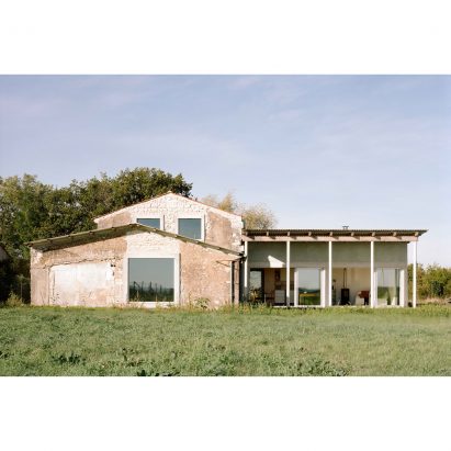 The Extension and Reconversion of an Old Farmhouse Near the Gironde Estuary by Martin Migeon Architecture