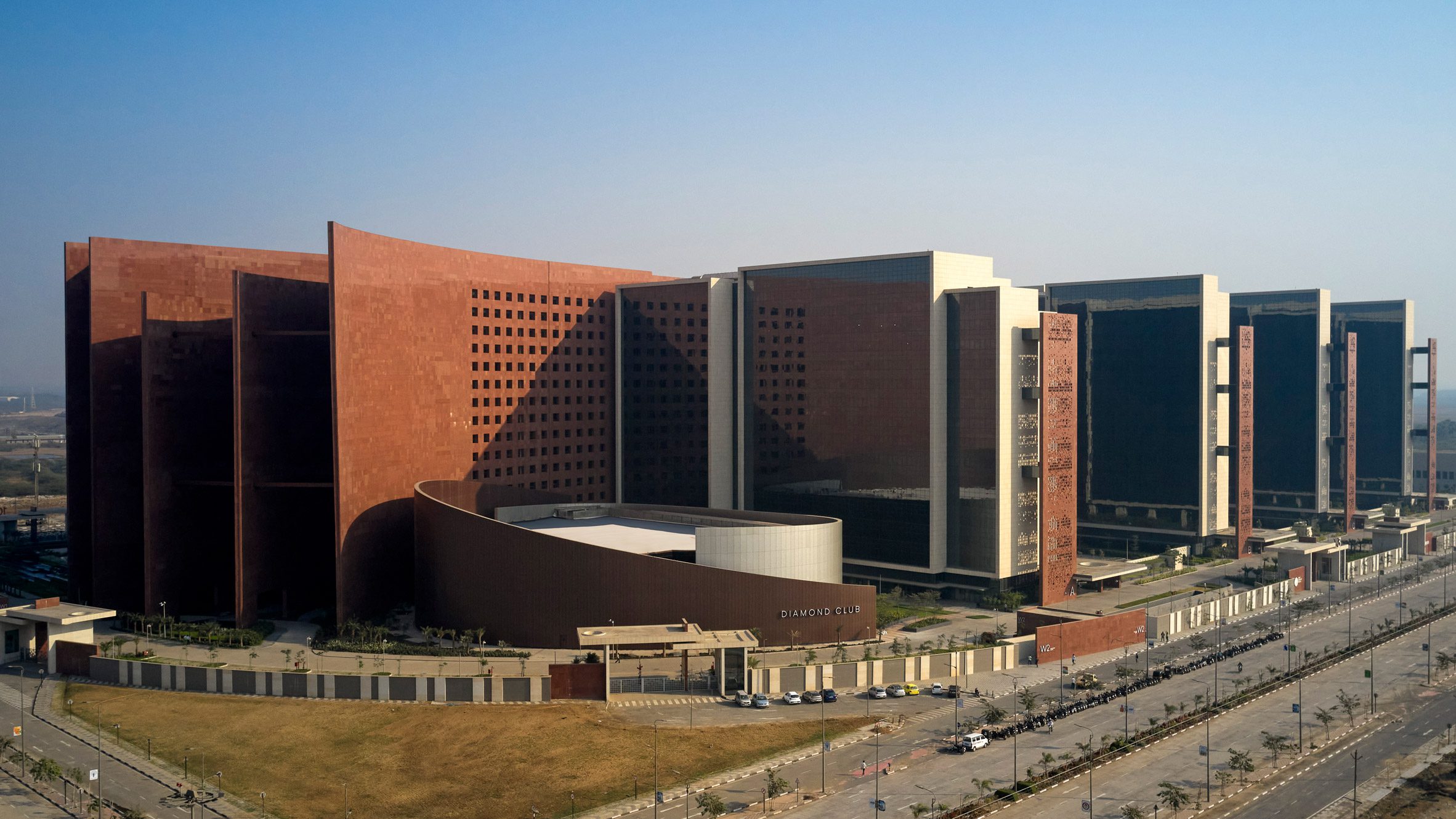 Exterior of Surat Diamond Bourse